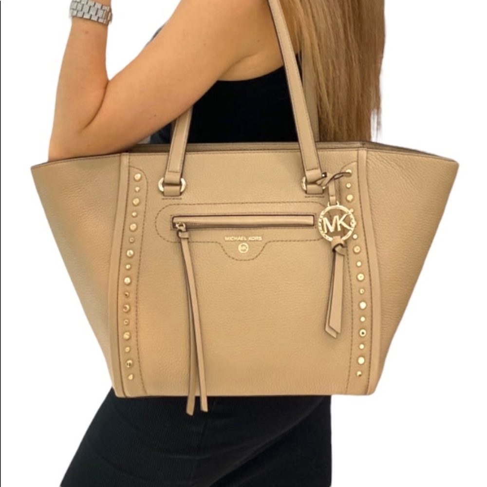 FREE SHIPPING!! MICHAEL KORS MEDIUM SIZE LEATHER TOTE